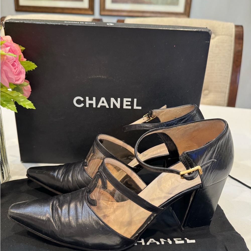 Authentic Chanel Black Chevron Women's Shoes - Picture 3 of 15